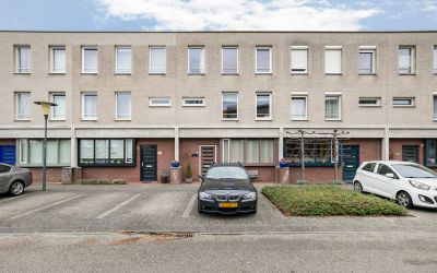 Hazerswoude. 69