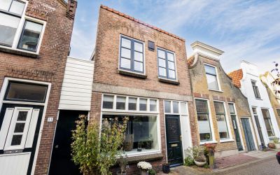 Vrouwesteeg 27