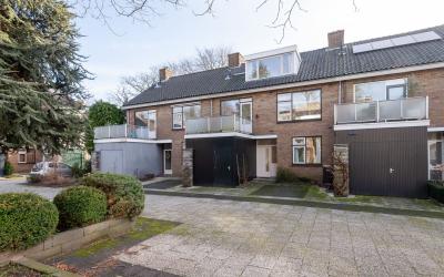 Van Lenneps. 3