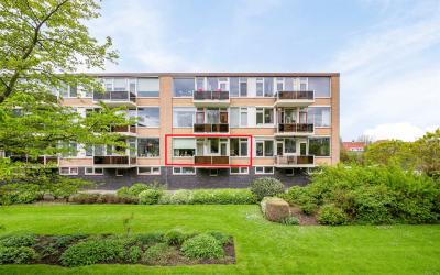 Van Lenneps. 73