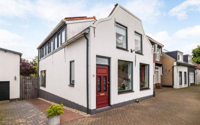 Damstraat 25