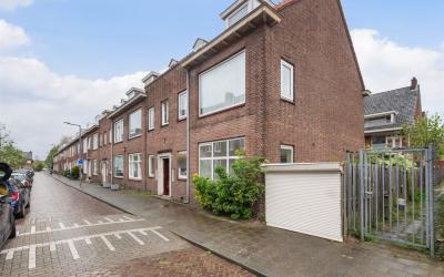 Nieuwenhoor. 122-A