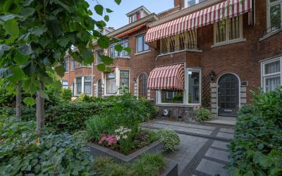 Van Blommes. 43