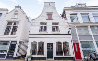 Hoogstraat 145