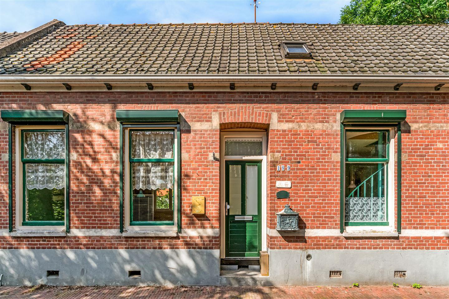 Twee-onder-één-kap te koop: Dorpsstraat 189, Hoogvliet Rotterdam