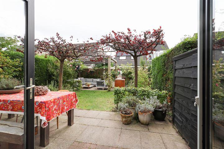 Tussenwoning te koop: Maarten Trompstraat 37, Hellevoetsluis