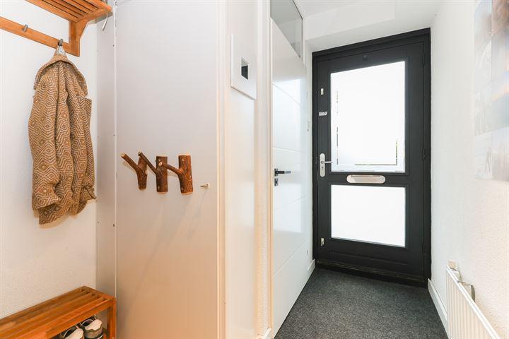 Tussenwoning te koop: Maarten Trompstraat 37, Hellevoetsluis