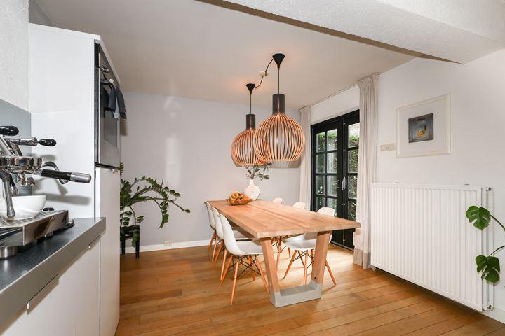 Tussenwoning te koop: Maarten Trompstraat 37, Hellevoetsluis