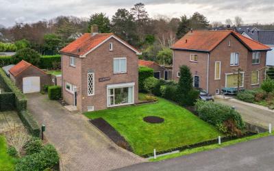 v d Meerweg 17