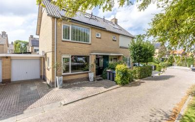 v Leijdenst. 3