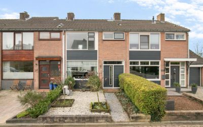 J M vd Lugt. 15
