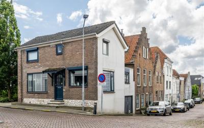 Zeedijk 25