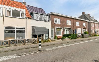 Steenenstra. 1