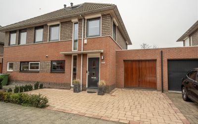 Onder de mo. 59