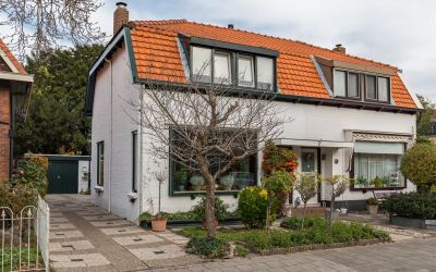 Twee-onder-één-kap te koop: Lodewijk van Nassaustraat 3, Zwijndrecht