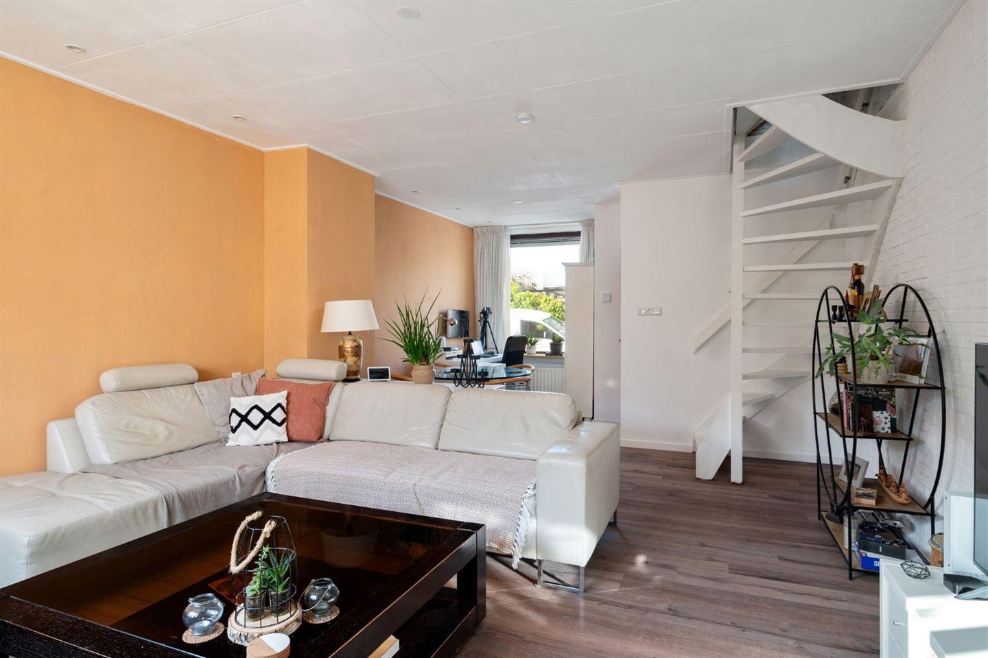 Tussenwoning te koop: Noteboomstraat 23, Zwijndrecht