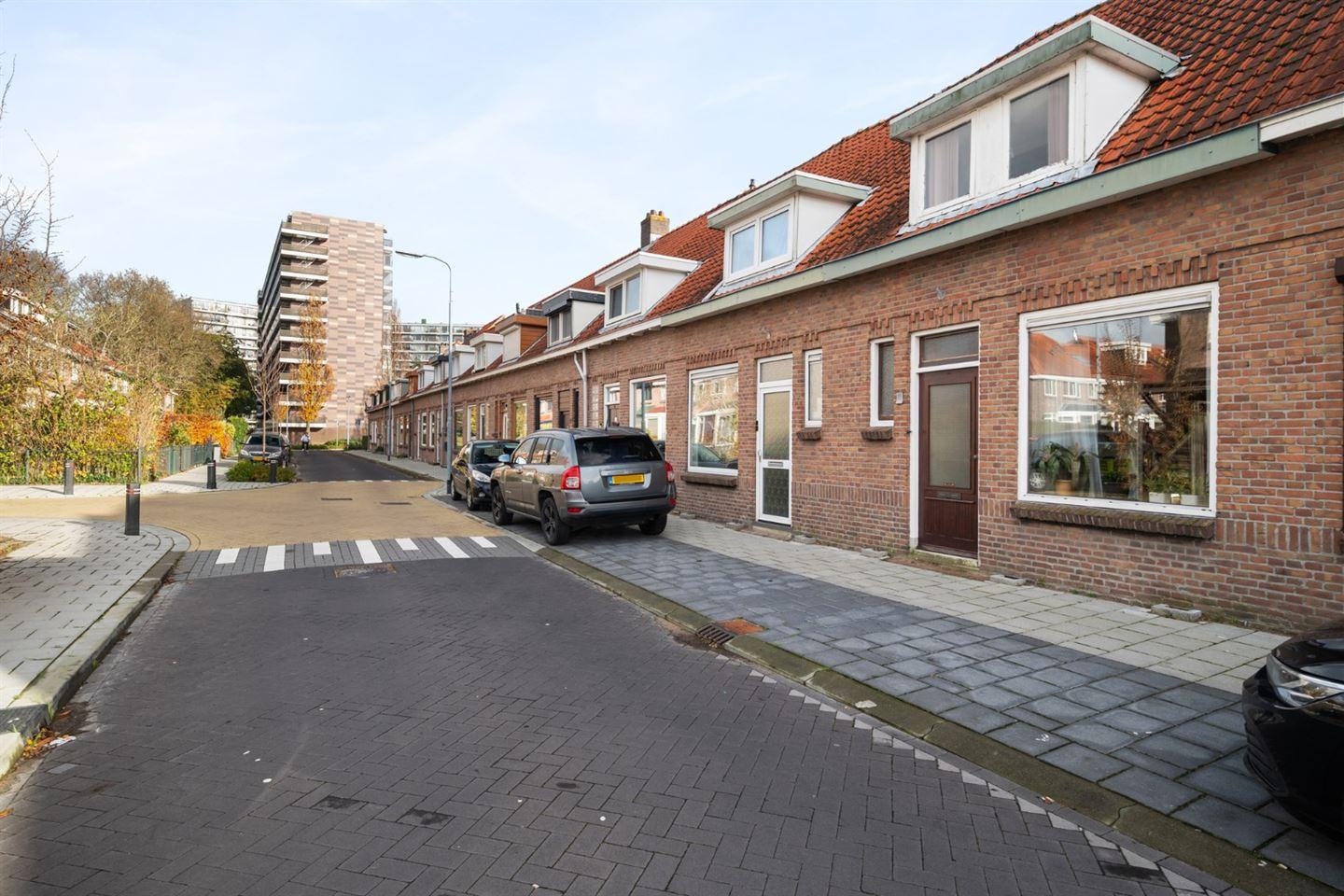 Tussenwoning te koop: Noteboomstraat 23, Zwijndrecht
