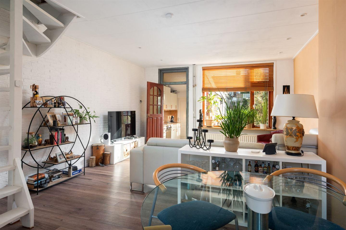 Tussenwoning te koop: Noteboomstraat 23, Zwijndrecht