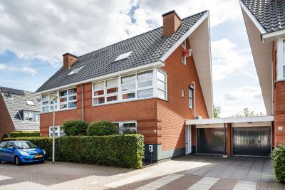 Bruidsbloem. 4