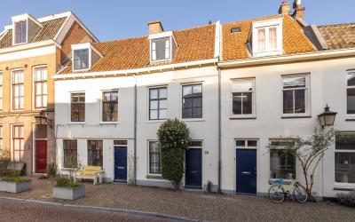 Vrouwjutten. 18