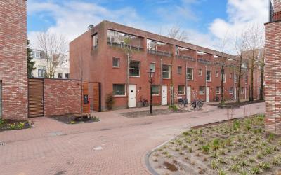Vrouwjutten. 67