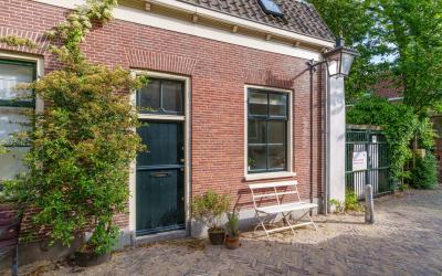 Doelenstraat 8