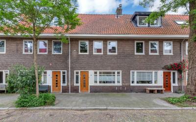Van der Mon. 81