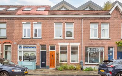 Van Lenneps. 9