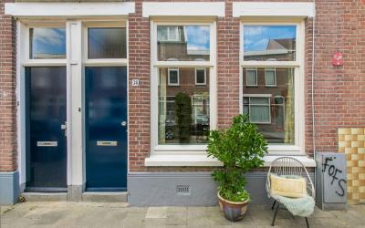 Van Lenneps. 36