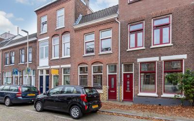 Van Lenneps. 38