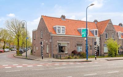 De Lessepss. 1-A