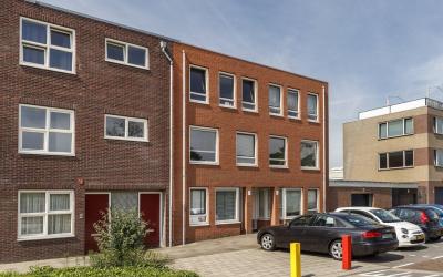 C. van Maas. 82-C