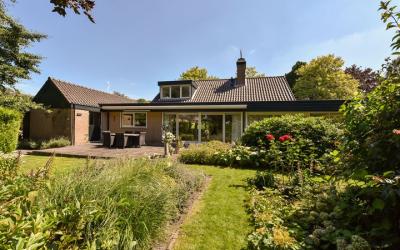 Dokter Mees ten Oeverlaan 21