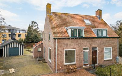 Dr. J.J.F.. 24