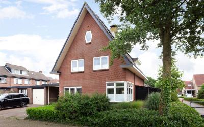 Albert van. 44