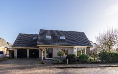 Jan van Ark. 30