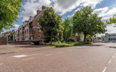 Binnen de V. 27