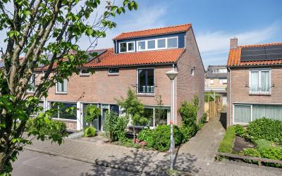 De Houtmans. 8