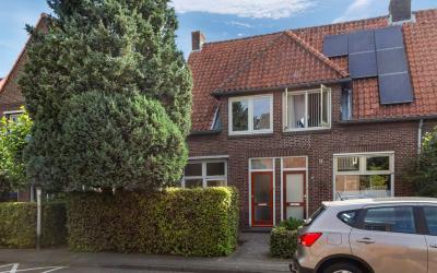 Van Woustra. 24