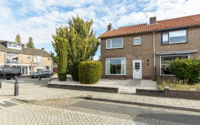Van Lenneps. 1
