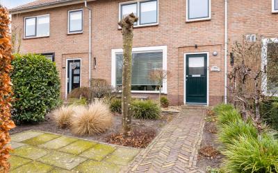 Middenlaan 24