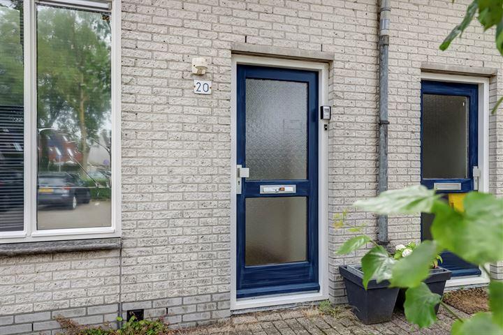 Tussenwoning te koop: Meerkoetweide 20, Houten