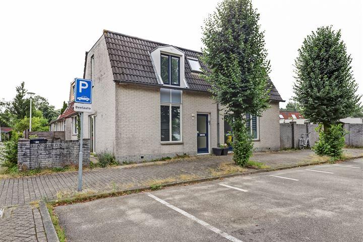 Tussenwoning te koop: Meerkoetweide 20, Houten