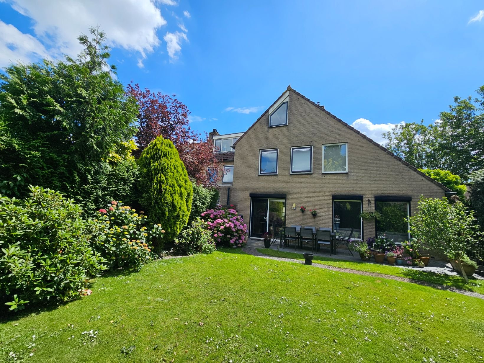 Hoekwoning te koop: Klompenmakersgilde 7, Houten