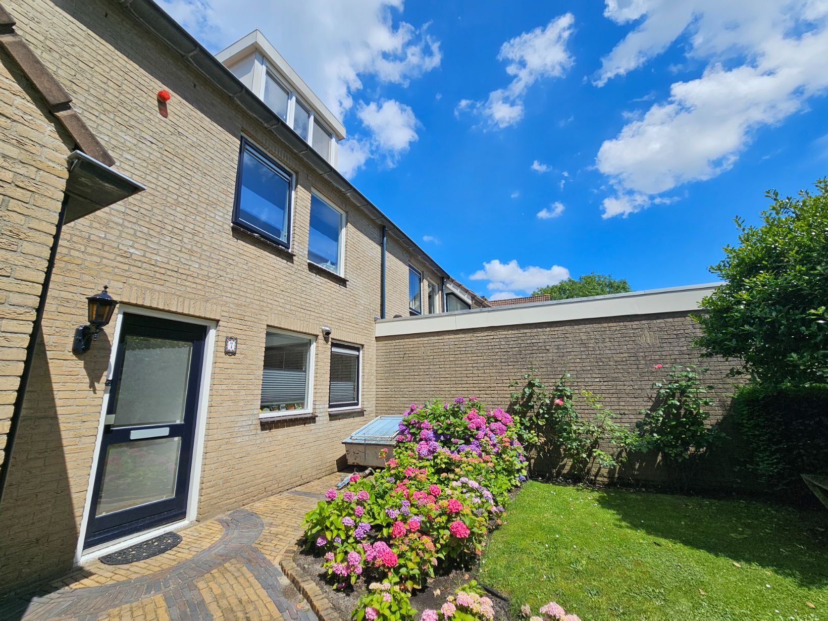 Hoekwoning te koop: Klompenmakersgilde 7, Houten