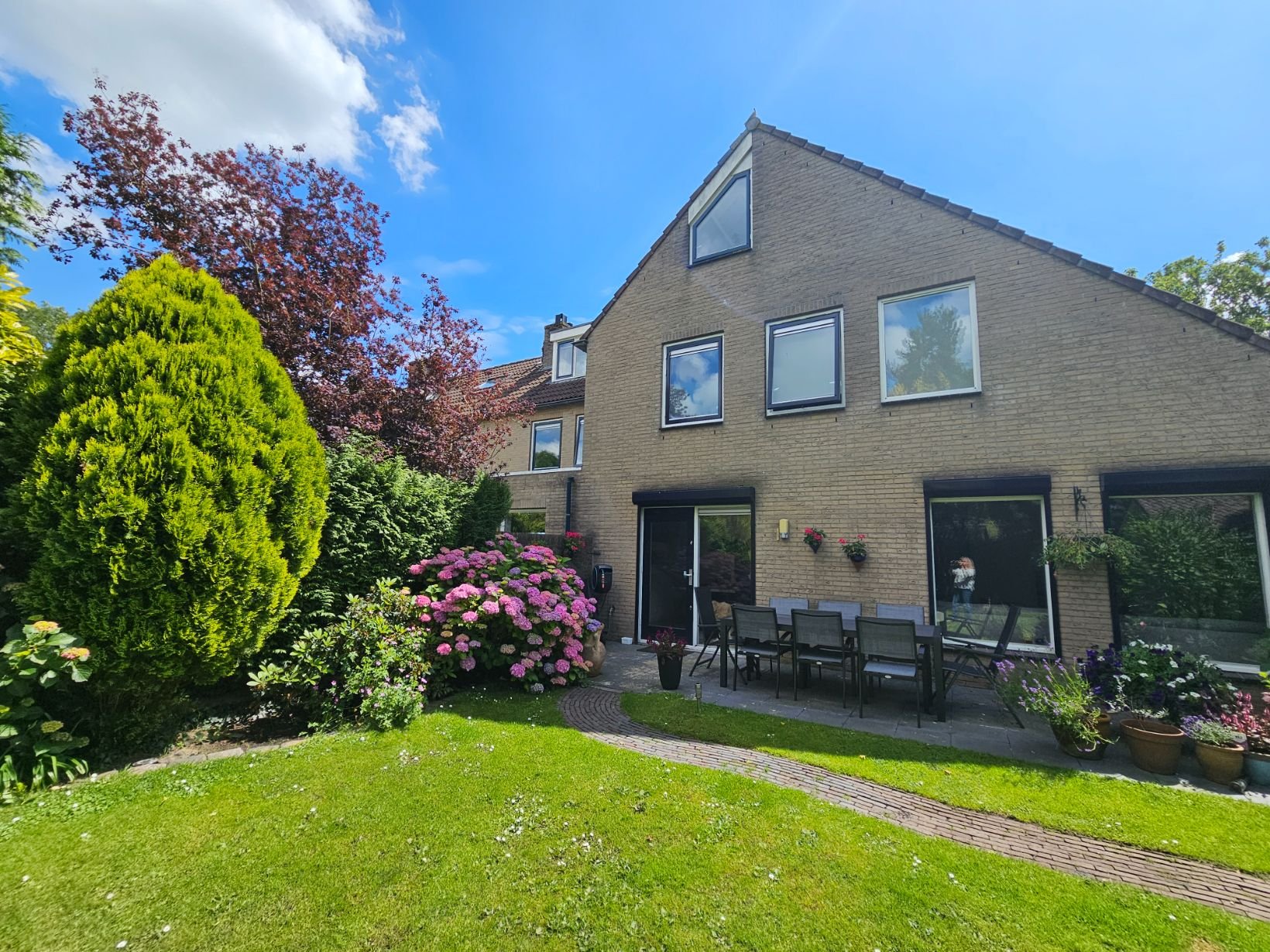 Hoekwoning te koop: Klompenmakersgilde 7, Houten