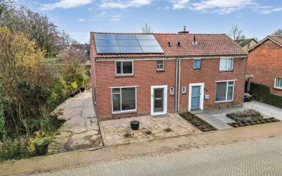 Dorpsstraat. 52