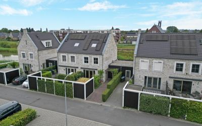 J van Damst. 17