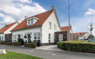 J van Damst. 2