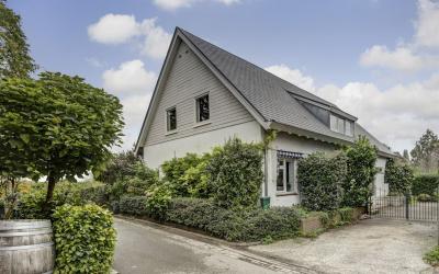 Dorpsstraat 23